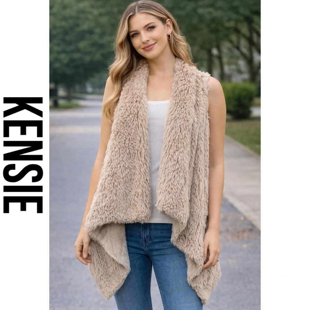 New Kensie tan faux fur Super soft fluffy open vest